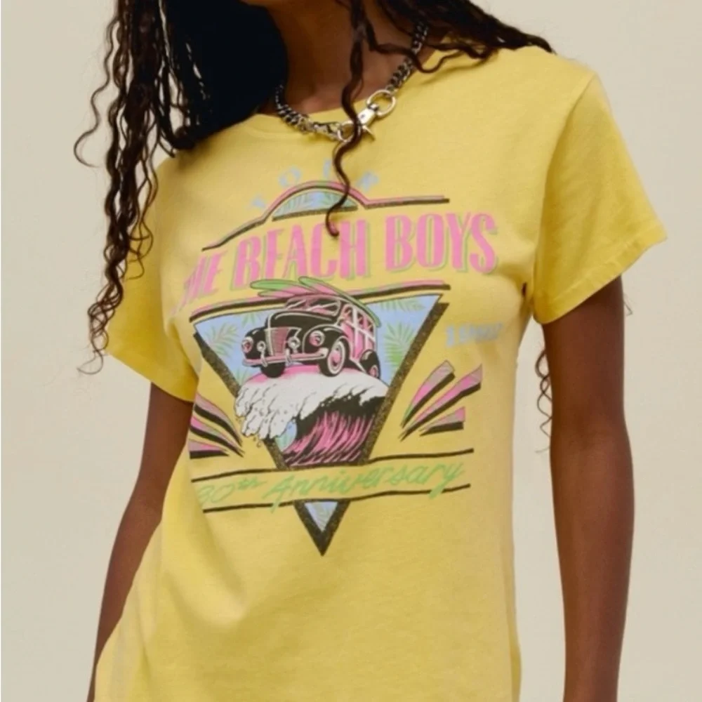 DayDreamer Yellow Graphic Beach Boys Tour T-Shirt size Small